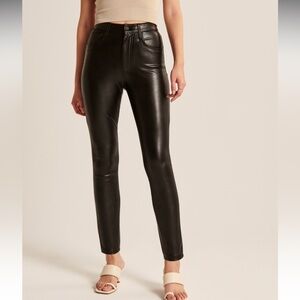 Women’s ABERCROMBIE & FITCH Curve Love The Skinny High Rise black pant- Size 2